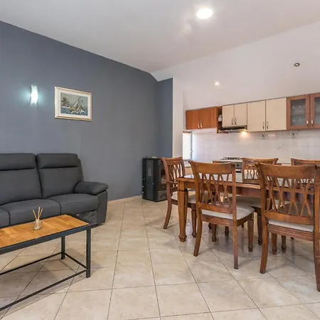 Pet Friendly In With Kitchen Apartment Polaca
