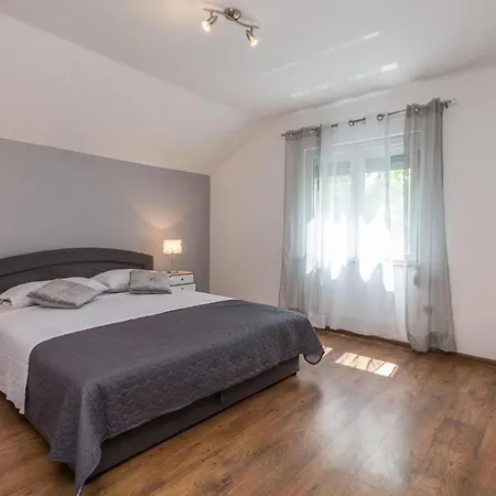 Pet Friendly In With Kitchen * Polaca