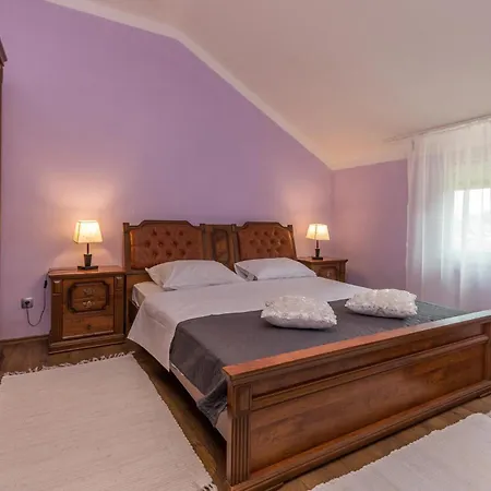 Pet Friendly In With Kitchen Apartment Polaca