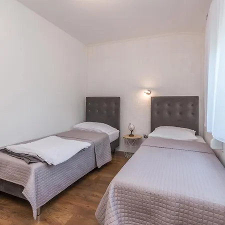 Pet Friendly In With Kitchen Apartment